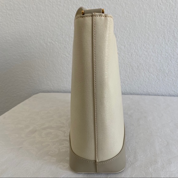 Burberry ivory structured leather hobo bag - Picture 6 of 13